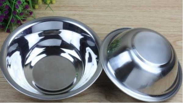 不銹鋼碗可以放微波爐加熱嗎？