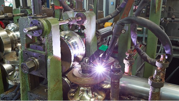 半導(dǎo)體軸徑管升級(jí)：無(wú)縫到不銹鋼焊管的轉(zhuǎn)變！