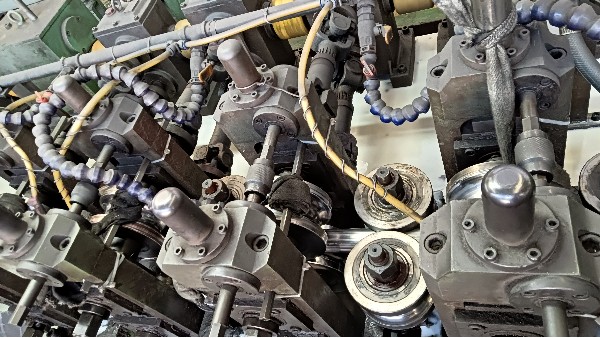 想要液冷中心系統(tǒng)穩(wěn)定運行，不銹鋼焊管起了什么作用